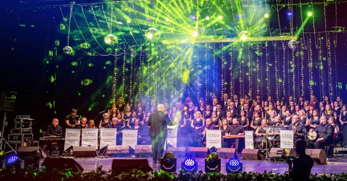 Çağdaş Müzik Derneği Korosu,  görme engelli dernek üyesi Erkay Yıldız için konser verdi