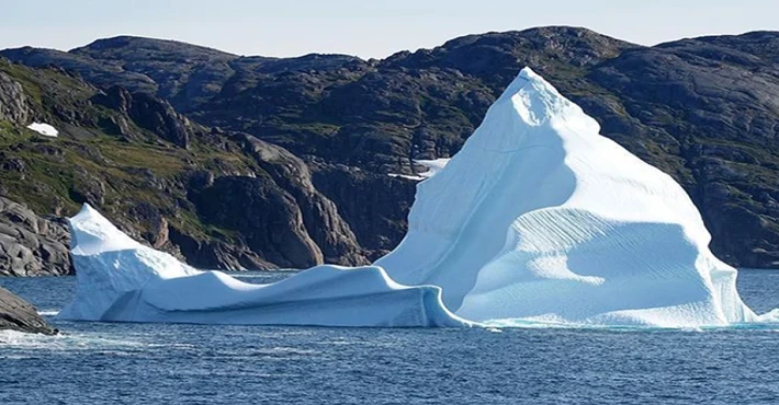 Dünyanın en büyük buz dağı hareket etmeye başladı