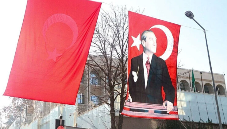 Ankara'da Suudi Arabistan Büyükelçiliği çevresi Atatürk posterleri ile donatıldı