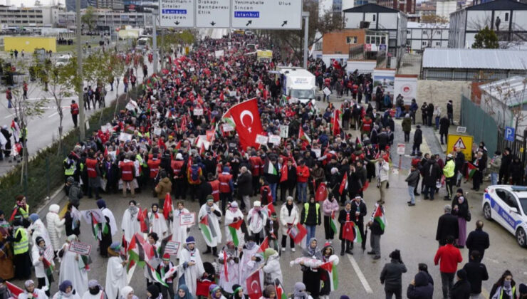 Ankara'da Büyük Gazze yürüyüşü başladı! Türk ve Filistin bayrakları birlikte dalgalanıyor…