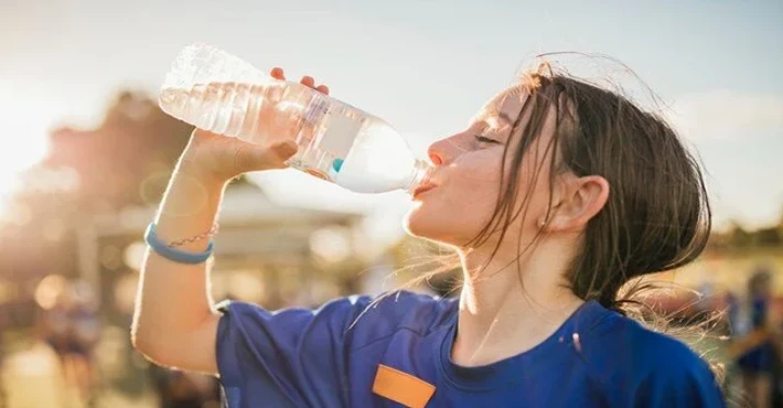 ABD'de bir kadın 20 dakika içinde 2 litre su içtikten sonra öldü