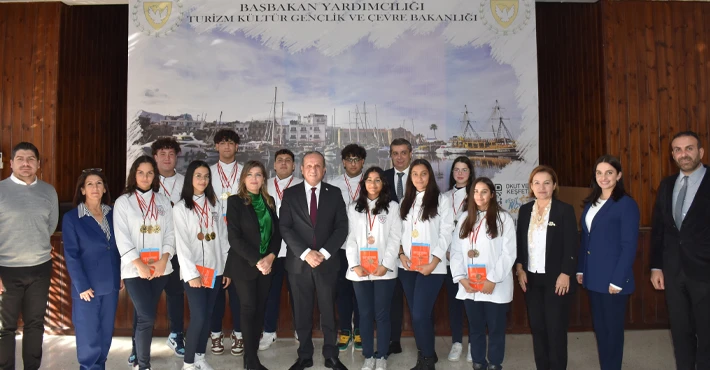 Turizm Bakanı Ataoğlu gastronomi yarışmasında ödül kazanan öğrencileri kabul etti