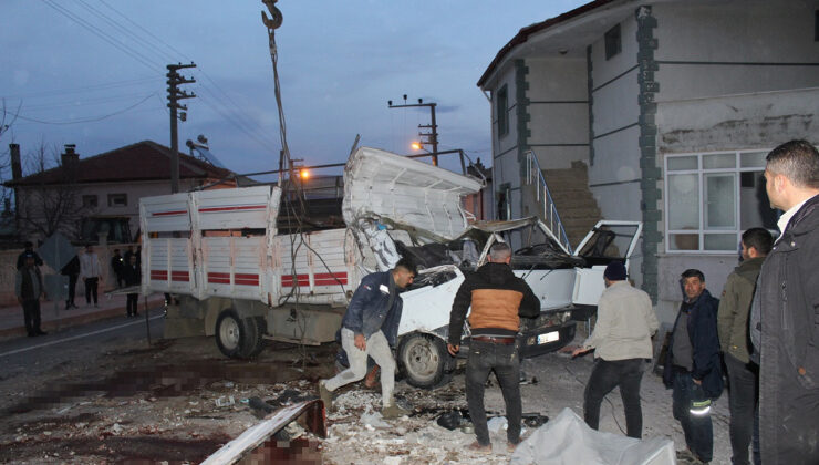 Konya Yunak'ta trafik kazası! Hayvan yüklü kamyonet devrildi, 2 kişi hayatını kaybetti…