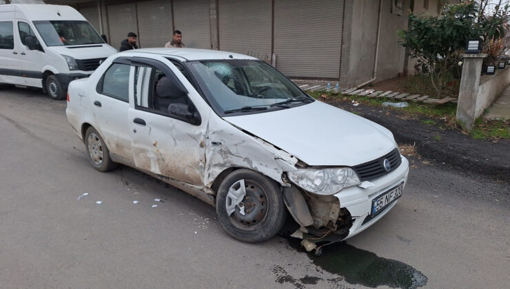 Samsun'da hafif ticari araçla otomobil çarpıştı, 5 yaralı var…