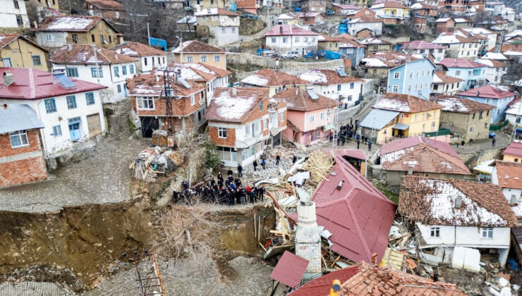 Tokat Niksar'da heyelan felaketi: Köy ikiye ayrıldı! Bakan Yerlikaya'dan açıklama!