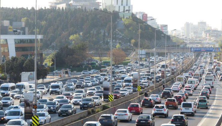 'Yeniden Büyük İstanbul Mitingi' nedeniyle bazı yollar trafiğe kapatıldı