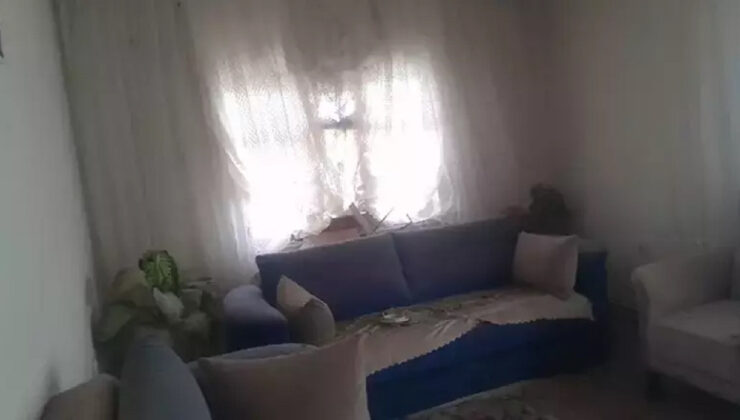 Sivas Gemerek'te yıldırımın düştüğü ev hasar gördü! İşte dehşete düşüren hasarın boyutu