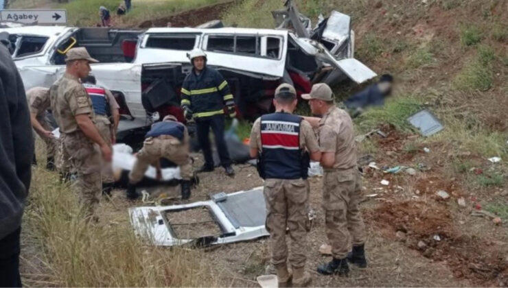 Gaziantep'te çimento tankeri ile minibüs çarpıştı! Can kaybı 9'a yükseldi…