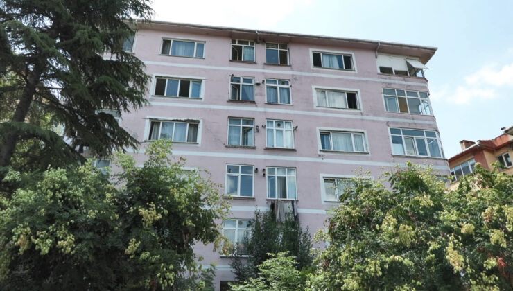 Bahçelievler'de yüzlerce kişinin oturduğu sitede binaların cephesinde çatlak, zemininde boşluk oluştu