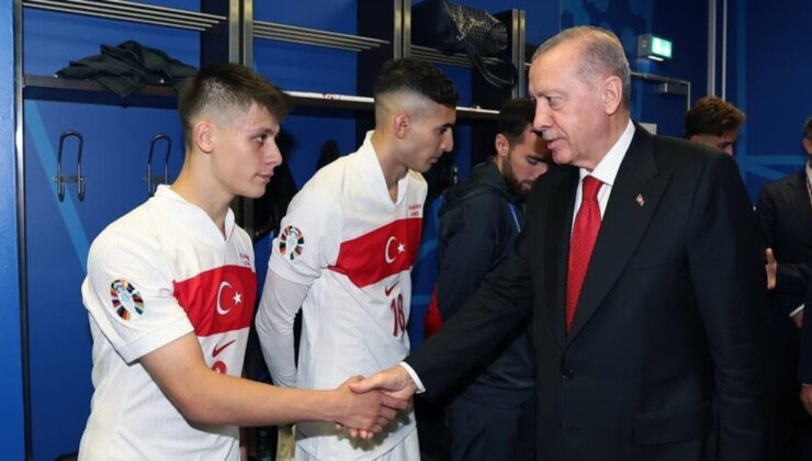 Cumhurbaşkanı Recep Tayyip Erdoğan soyunma odasına indi, Millileri tebrik etti!