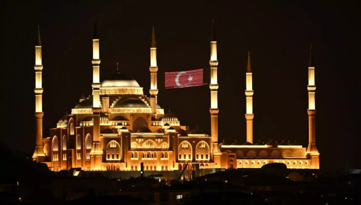 253 şehidimiz rahmet ve minnetle anıldı: 90 bin camide sela okundu!