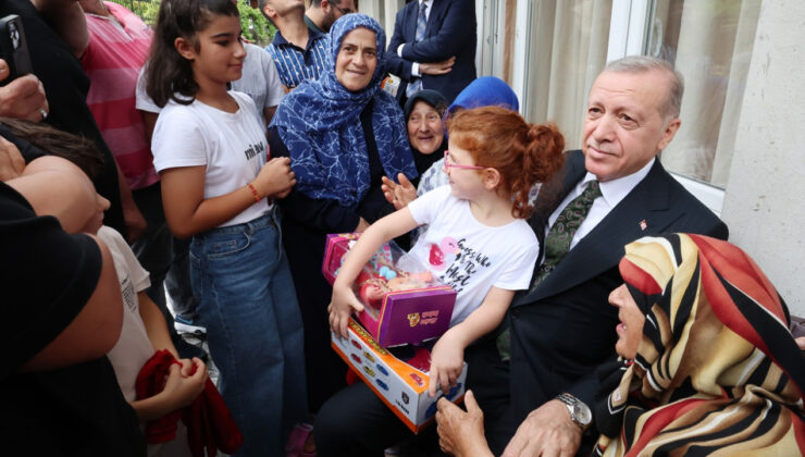 Cumhurbaşkanı Erdoğan, memleketi Rize'de komşularını ziyaret etti!