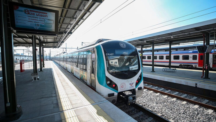 Marmaray'da kimseyi umursamadan uyuşturucu kullandı! İşte o anlar