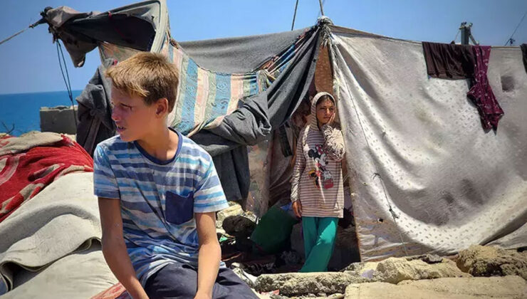 İmkansızlıklar Gazzelileri ilkel zamanlara götürdü! İşte yürek dağlayan görüntüler!