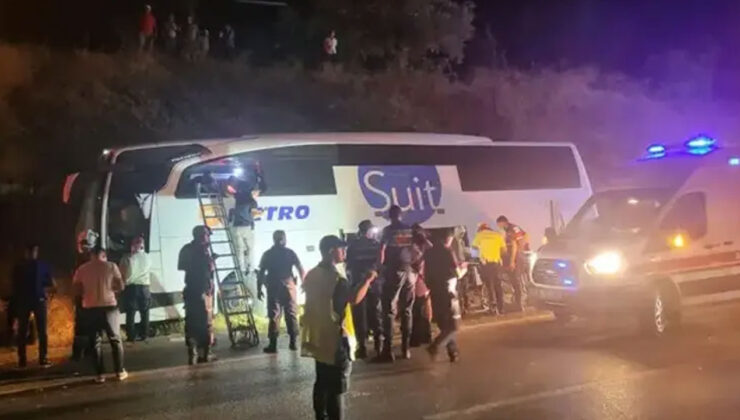 Aydın'da korkunç kaza! Yolcu otobüsü yayaya çarpıp yan yattı