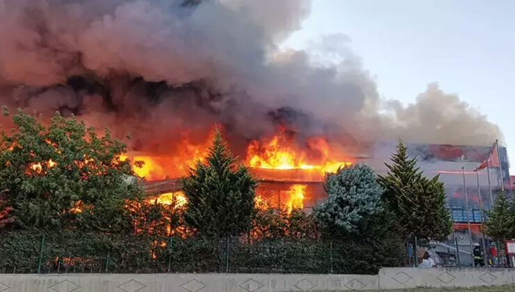 Tekirdağ'da fabrikada korkutan yangın! Ekipler harekete geçti!