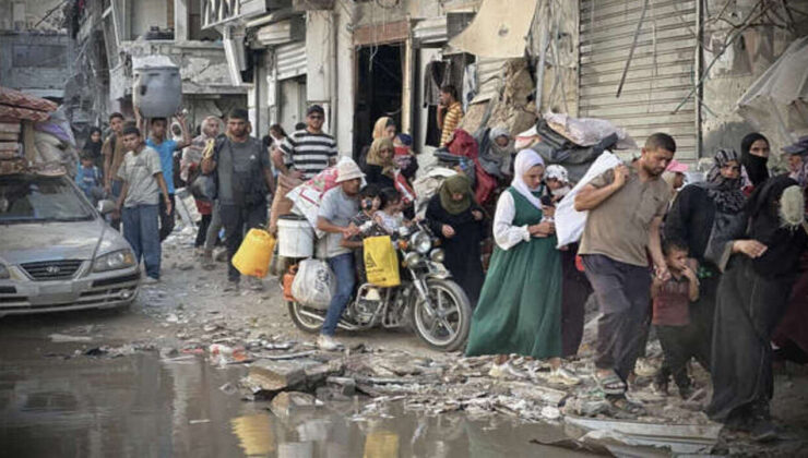Ölüme terk edilmiş Gazzelilerin, yıkılmış bir beldeden, yıkılmış başka bir beldeye göçü!