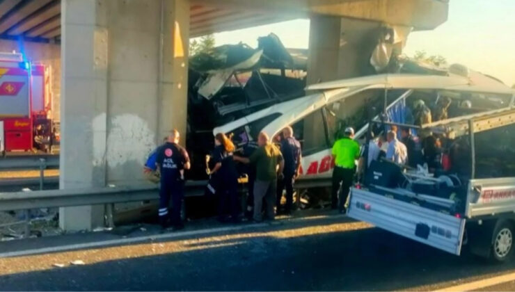 Ankara Polatlı'da yolcu otobüsü köprüye saplandı! 9 ölü, 26 yaralı var…