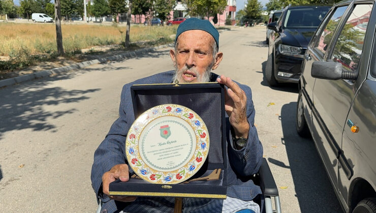 Şehit torunu, otomobilini Gaziler Derneğine bağışladı! Filistin'i de unutmadı…