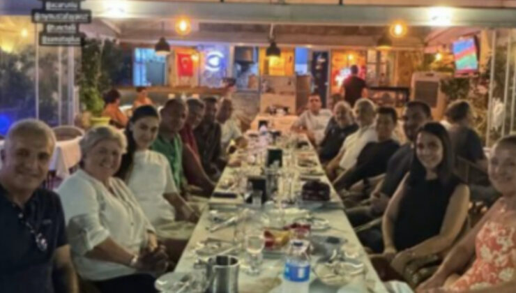 Ege yanarken Marmaris Belediye Başkanı Acar Ünlü eğlencede