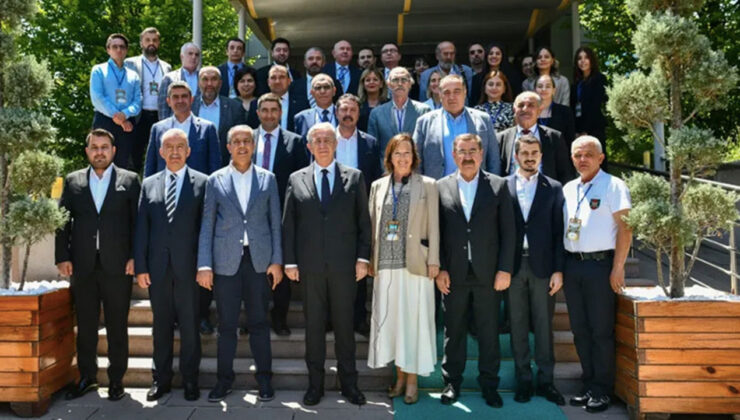 Mansur Yavaş’tan renkli darbelerin foncusuyla toplantı! Mansur Yavaş ABD’nin sicili karanlık kuruluşundan medet mi umuyor? ‘Sanki FETÖ kumpasları olmamış, 15 Temmuz yaşanmamış!’