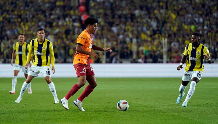 Galatasaray, Fenerbahçe'yi Kadıköy'de yıktı