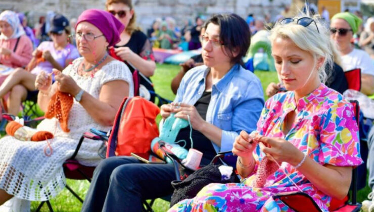 Yedikule Hisarı atmosferinde yüzlerce vatandaşın katıldığı örgü festivali düzenlendi