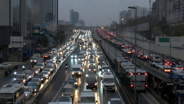 İstanbul’da trafik durma noktasına geldi