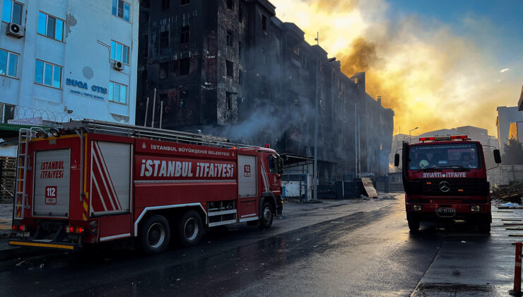 İstanbul'da gece boyunca yanan fabrikada çökme riski