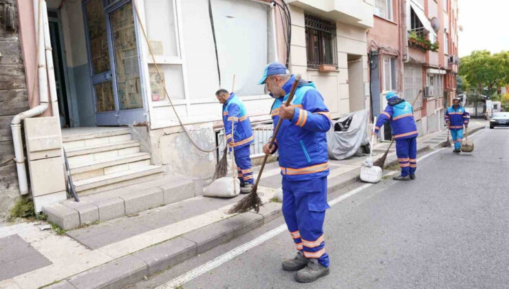 Üsküdar Belediyesi temizlik çalışmalarını yoğun bir şekilde sürdürüyor