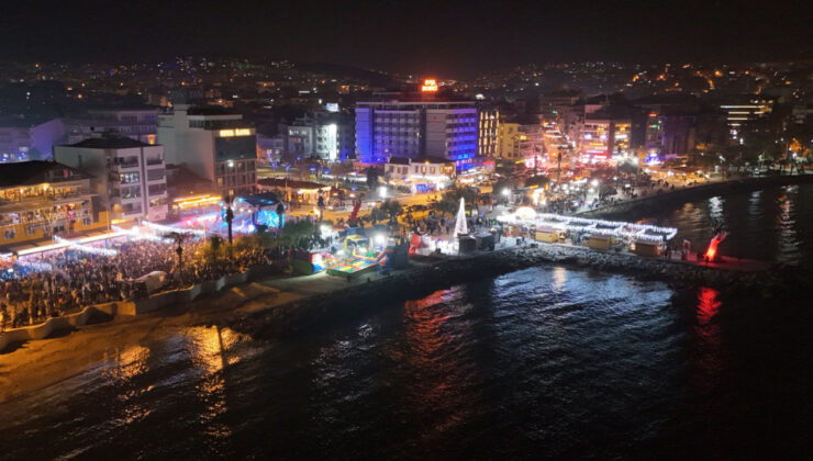Kuşadası sokak partisi ile uyumadı