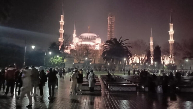 İstanbul'da Büyük Filistin Yürüyüşü: Binlerce kişi sabah namazını Ayasofya'da kıldı