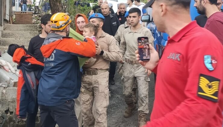 Rize’de kaybolan çocuk 3 saat sonra bulundu