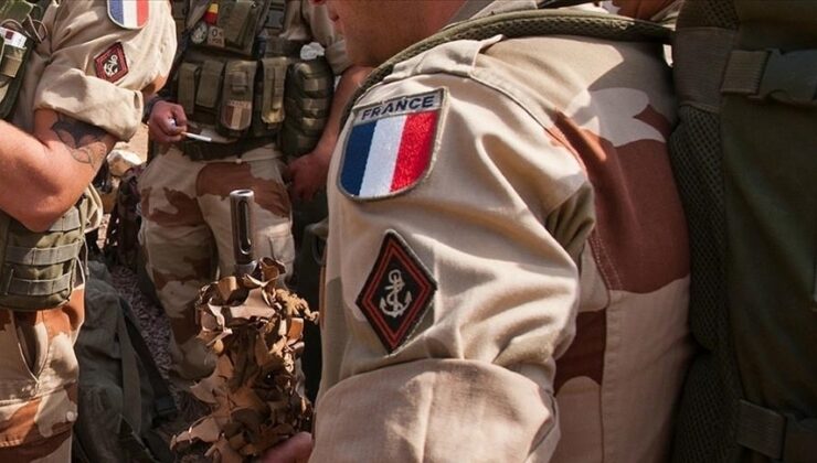 Fransa, Senegal'deki askeri yerleşkelerini teslim etmeye başladı