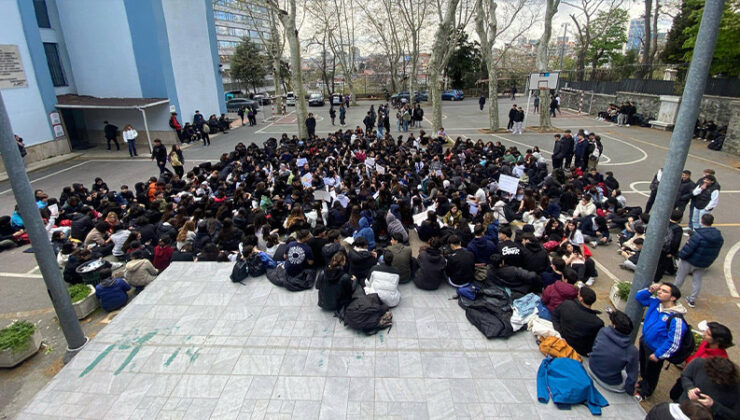 MEB’den okullarda kıyım… Liseliler, öğretmenleri için ayağa kalktı!