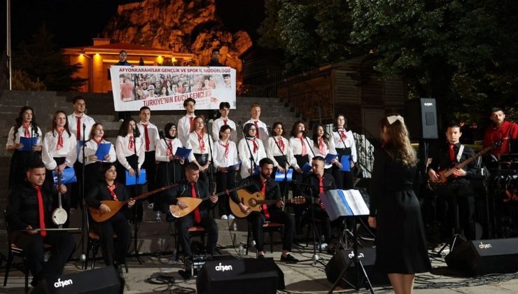 Afyonkarahisar’da 1000 Metrelik Türk Bayrağıyla Gençlik Yürüyüşü