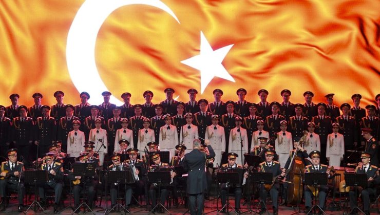 Aleksandrov Rus Kızılordu Korosu ve Dans Topluluğu Ankara’da Büyüledi