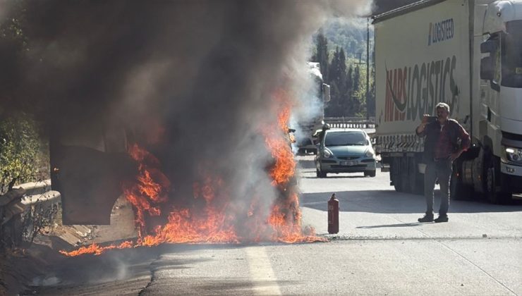 Anadolu Otoyolu’nda Yangın: Kamyonet Kullanılamaz Hale Geldi