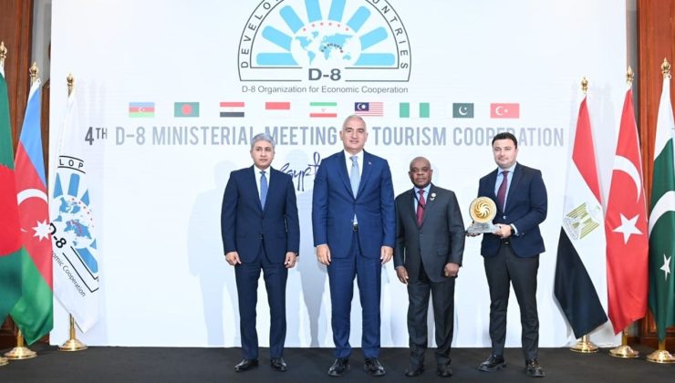 Antalya, D8 Yılın Turizm Şehri Ödülü’nü Kazandı