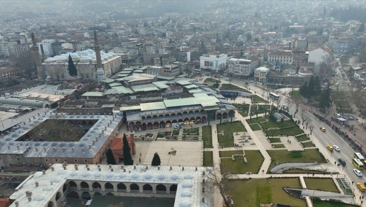 Bakan Kurum, Bursa’nın Tarihi Çarşı Esnafını Ziyaret Etti