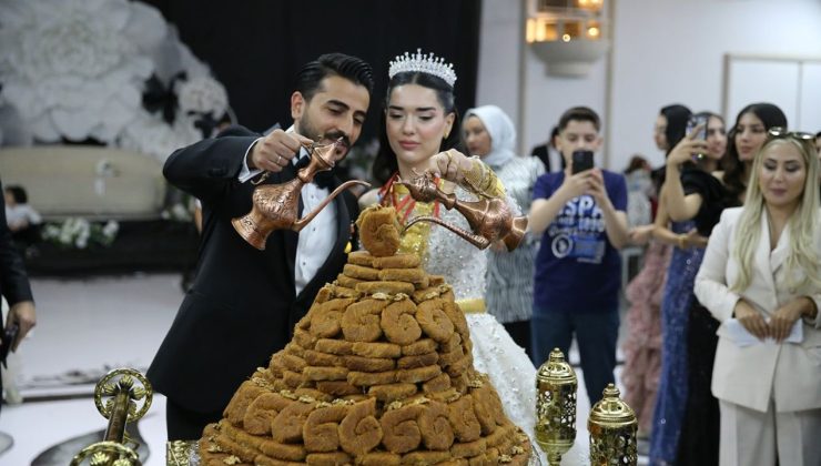 Diyarbakır’da Düğün Gelenekleriyle Fark Yaratan Çift: Pasta Yerine Burma Kadayıf