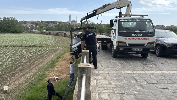 Edirne’de Tarihi Köprüde Kaza: Sürücü Yaralandı