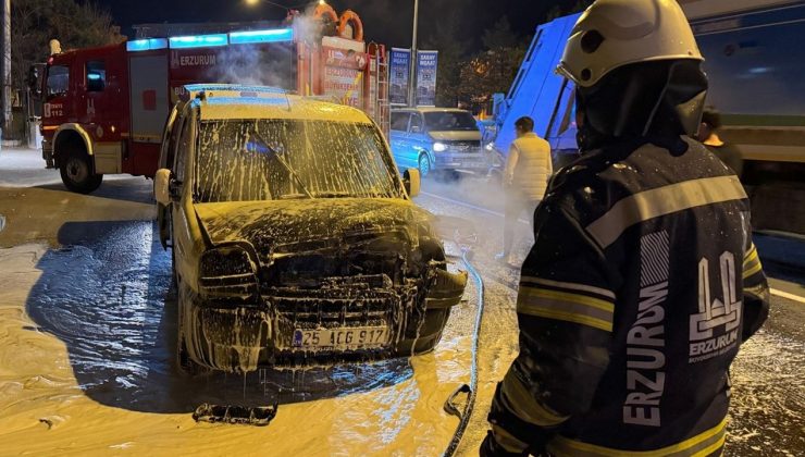 Erzurum’da Seyir Halindeki Hafif Ticari Araçta Yangın Çıktı