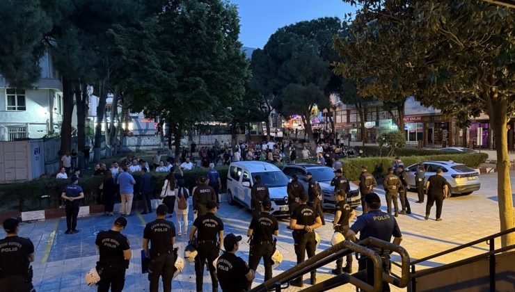 İzmir’de CHP Gençlik Kolları Başkanı ve 3 Kişi Tutuklandı