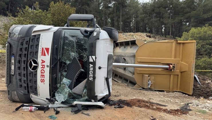 Kahramanmaraş’ta Devrilen Hafriyat Kamyonunda Sürücü Hayatını Kaybetti