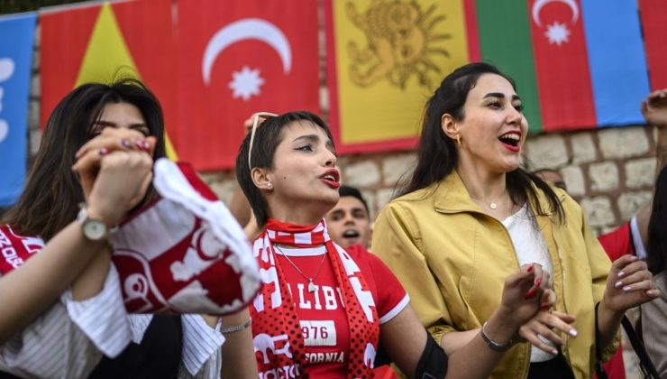 Traktör Taraftarları İstanbul’da Şampiyonluğu Coşkuyla Kutladı