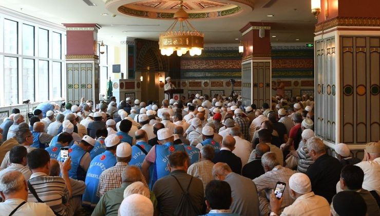 Diyanet İşleri Başkanı Erbaş, Mekke’de Hacı Adaylarıyla Buluştu