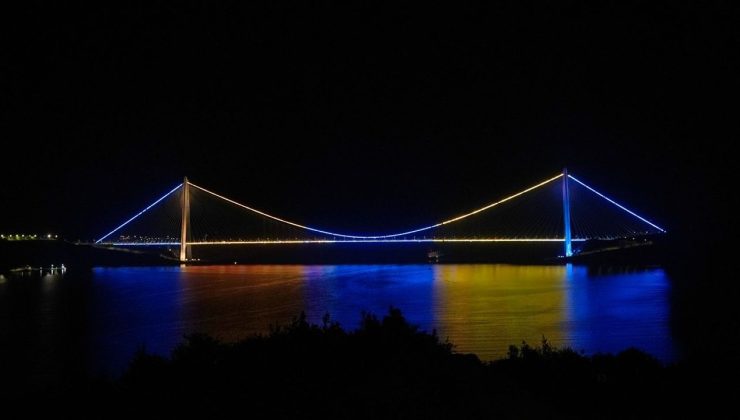 Fenerbahçe Beko’nun Şampiyonluğu Kutlandı: Köprüler Sarı Lacivert Aydınlatıldı