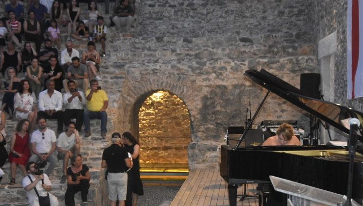 KKTC’li Piyanist Rüya Taner, Anemurium Antik Kenti’nde Unutulmaz Bir Konser Verdi