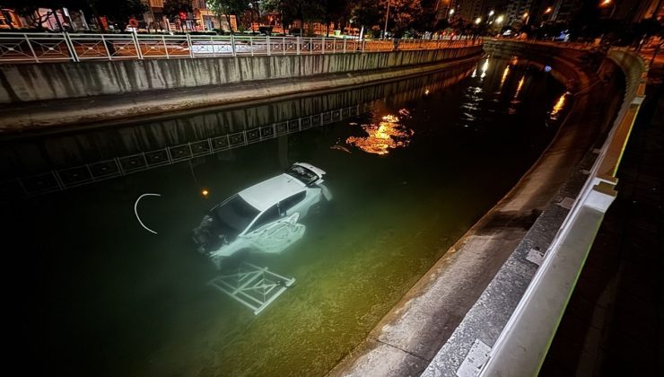 Adana’da Sulama Kanalına Devrilen Otomobilde 3 Yaralı